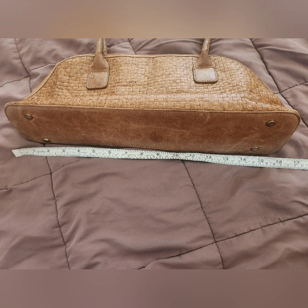Tori Richard Tan Woven Shoulder Bag - Picture 14 of 16